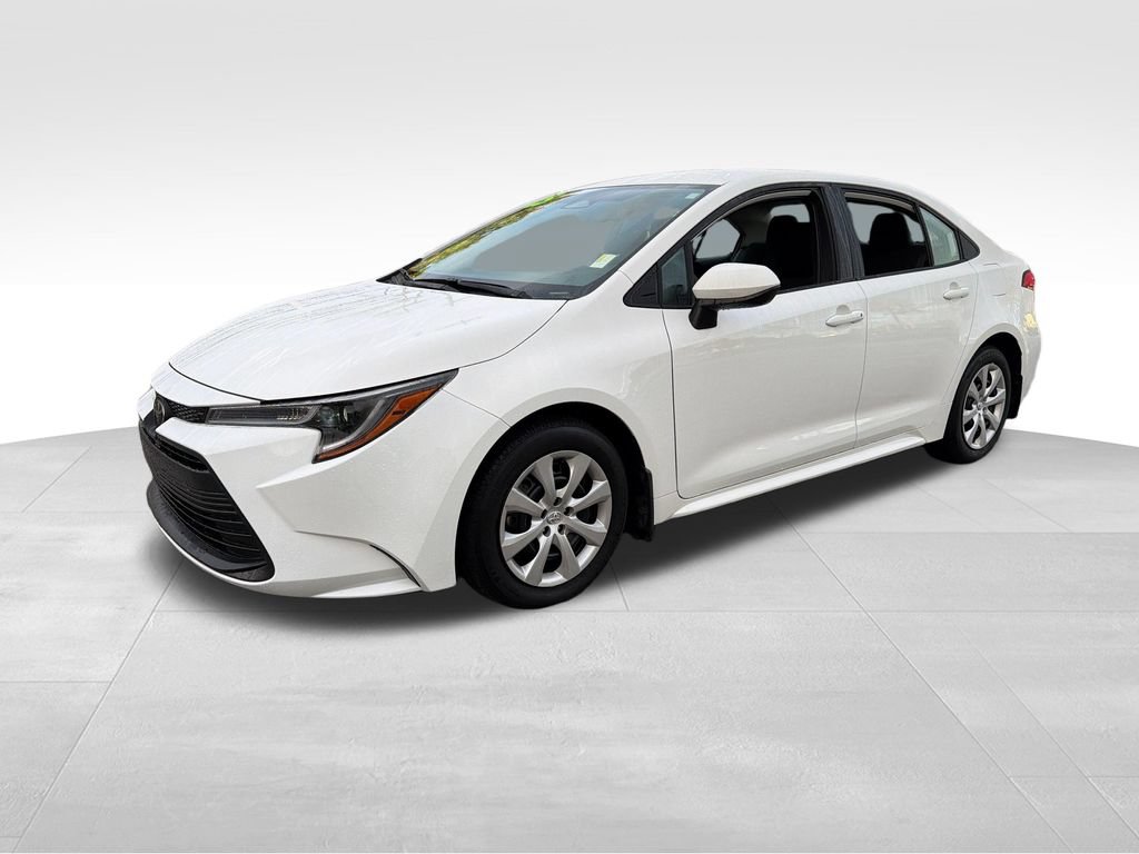 Used 2025 Toyota Corolla LE FWD image 3