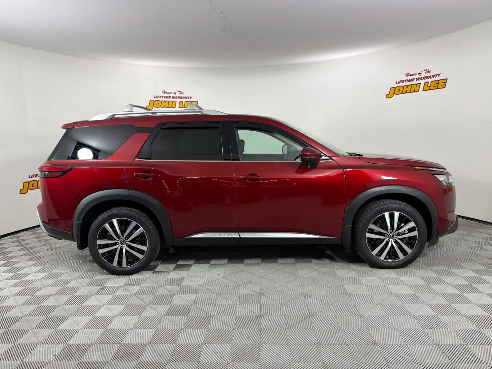 Certified 2024 Nissan Pathfinder Platinum FWD image 7