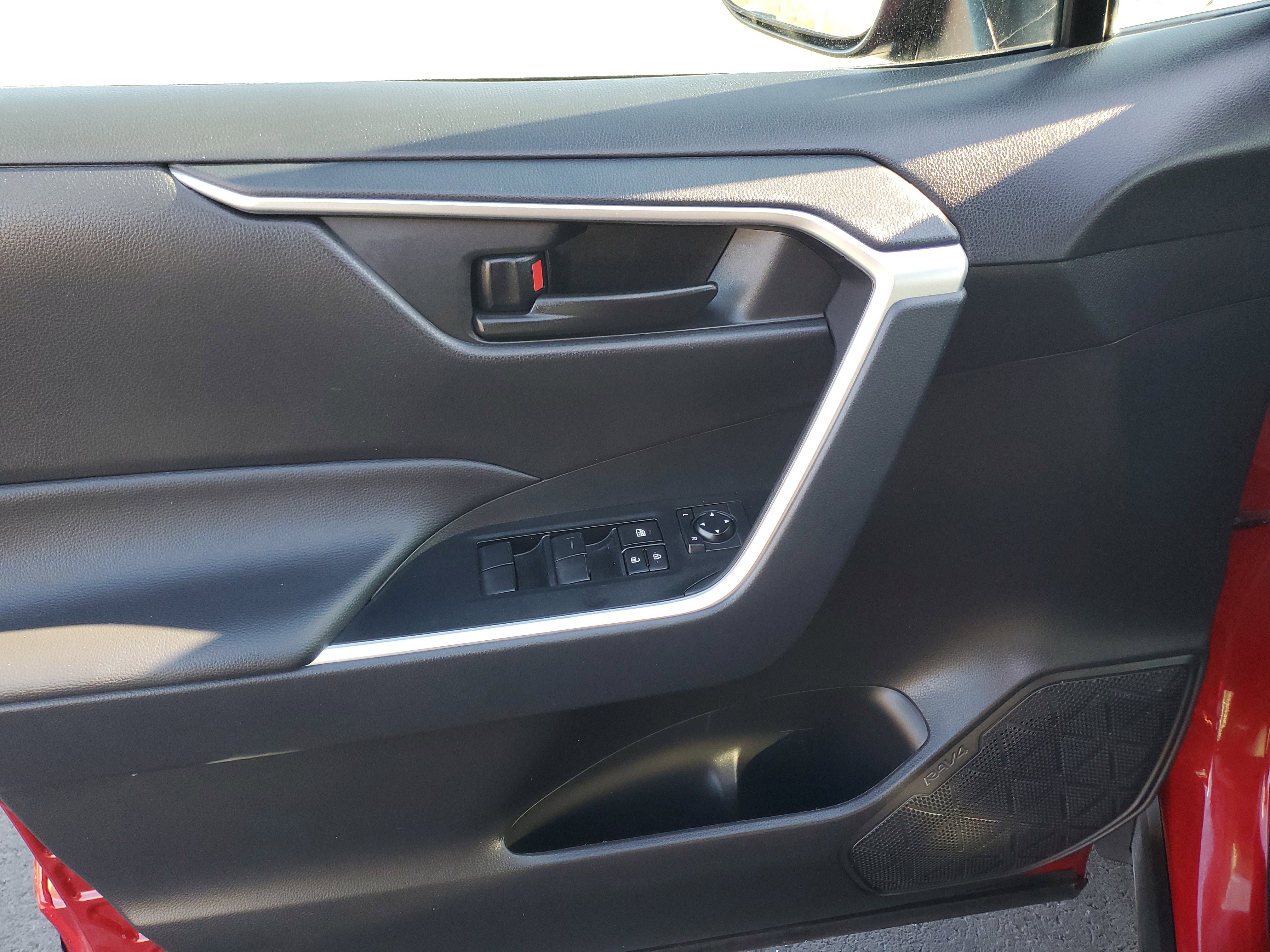 Certified 2025 Toyota RAV4 LE image 17