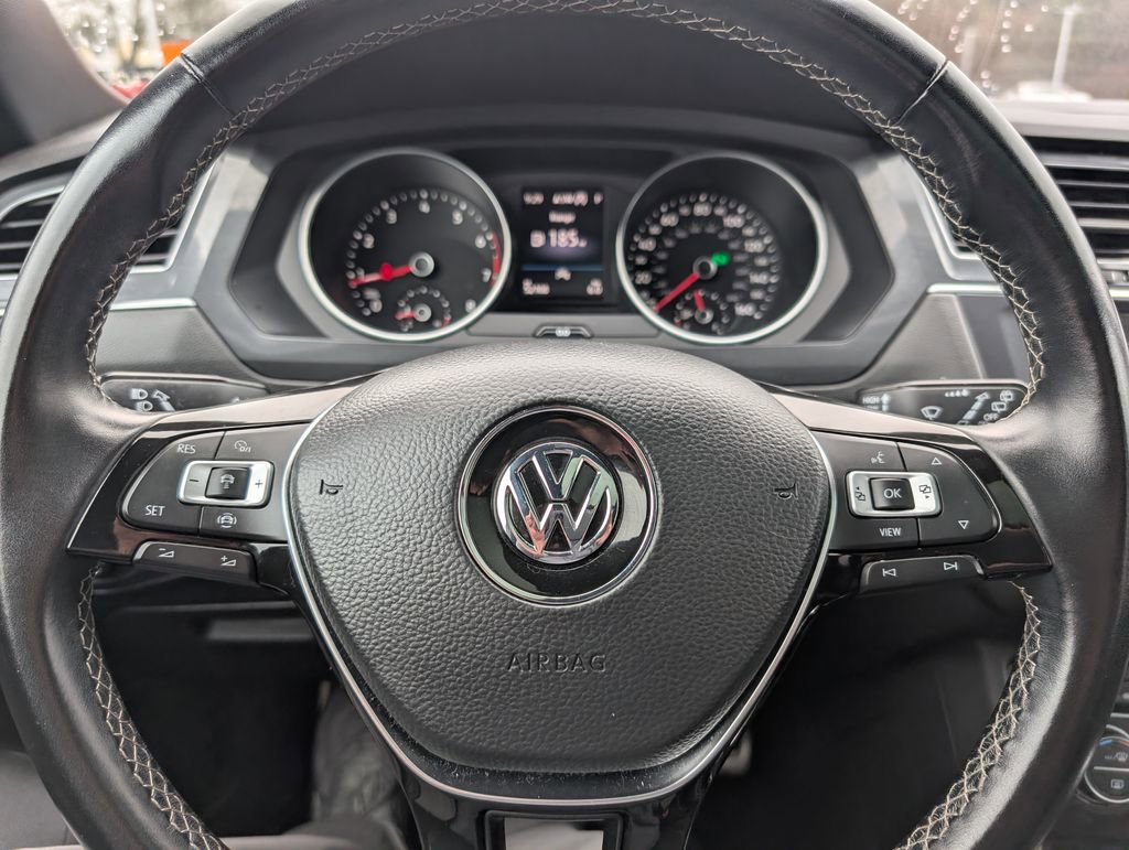 Used 2021 Volkswagen Tiguan SE R-Line image 25