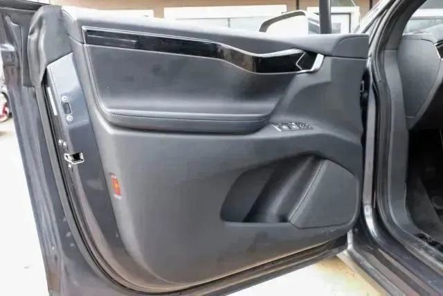 Used 2018 Tesla Model X 100D image 48