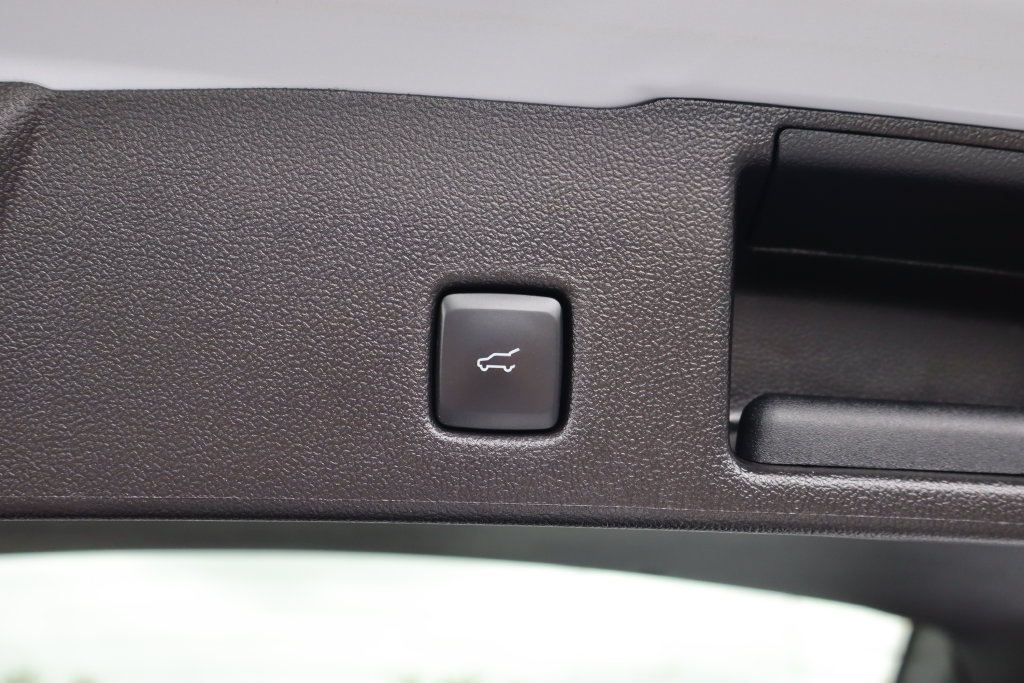 Used 2025 Ford Escape ST-Line Select AWD/4WD image 19