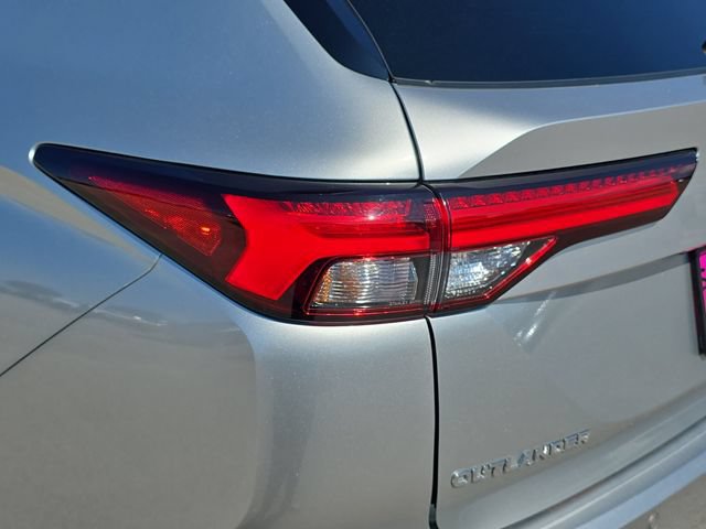 Used 2023 Mitsubishi Outlander 4WD Plug-In Hybrid image 36