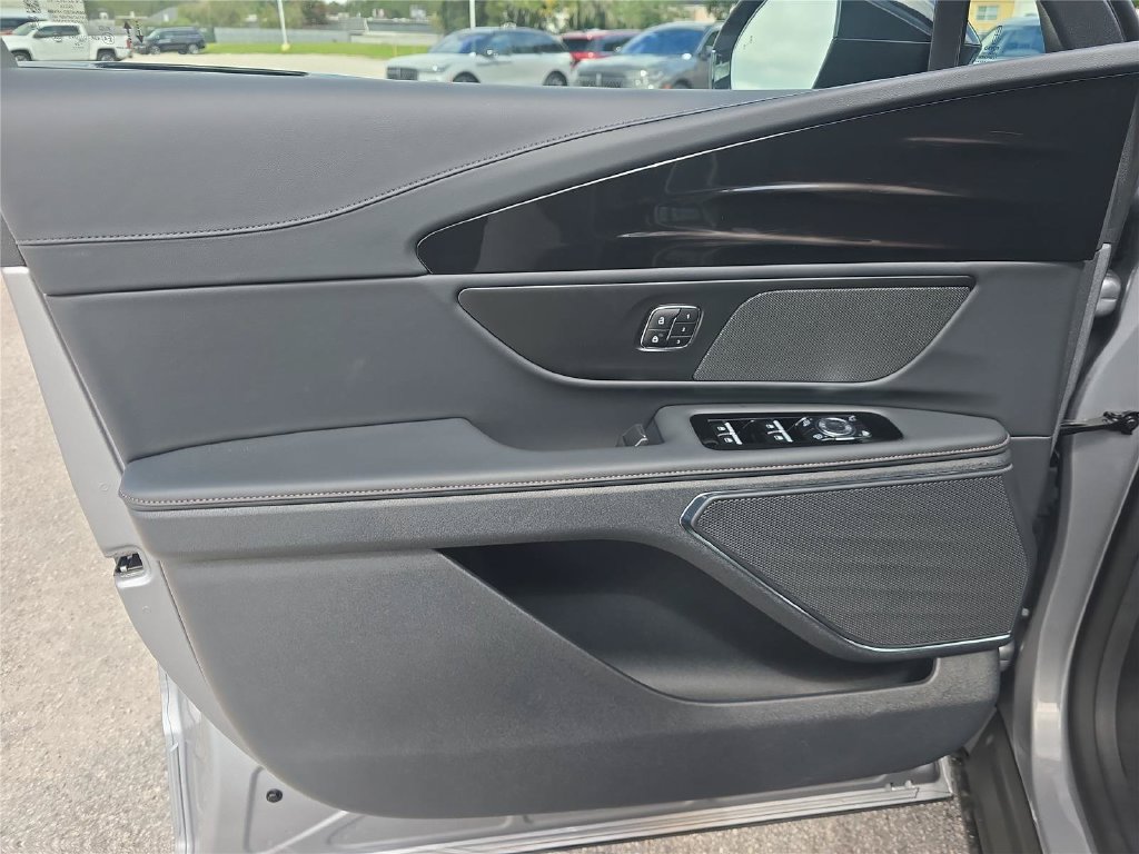 New 2026 Lincoln Nautilus Premier AWD/4WD image 12