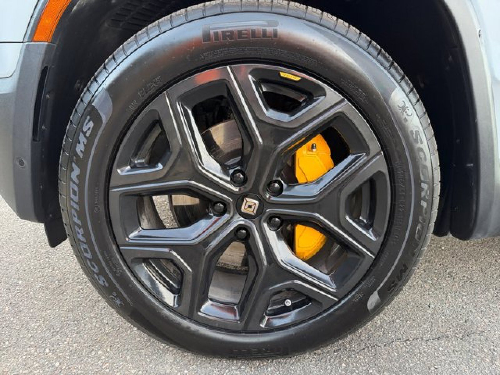 Used 2023 Rivian R1T Adventure image 10