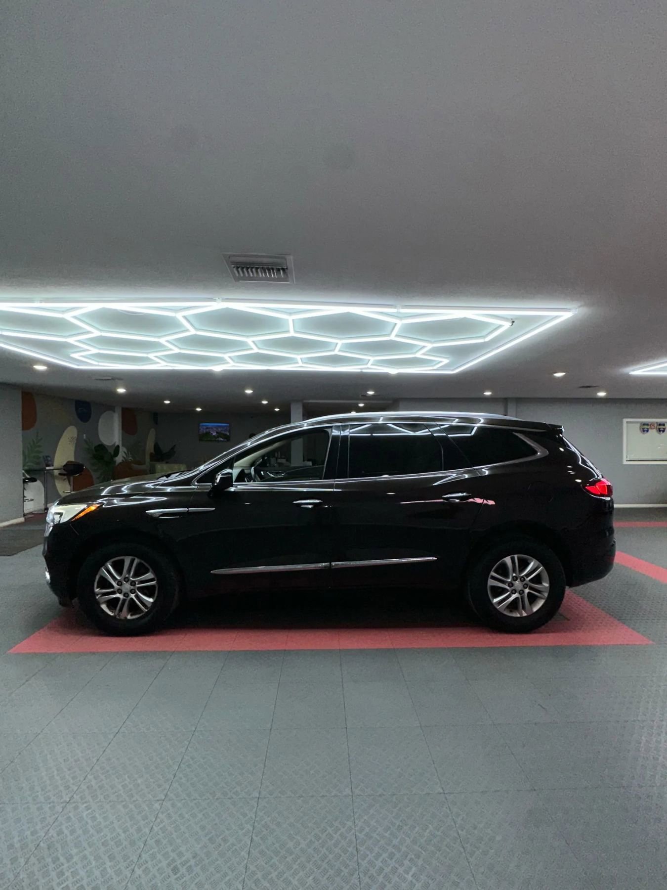 Used 2018 Buick Enclave Essence image 4