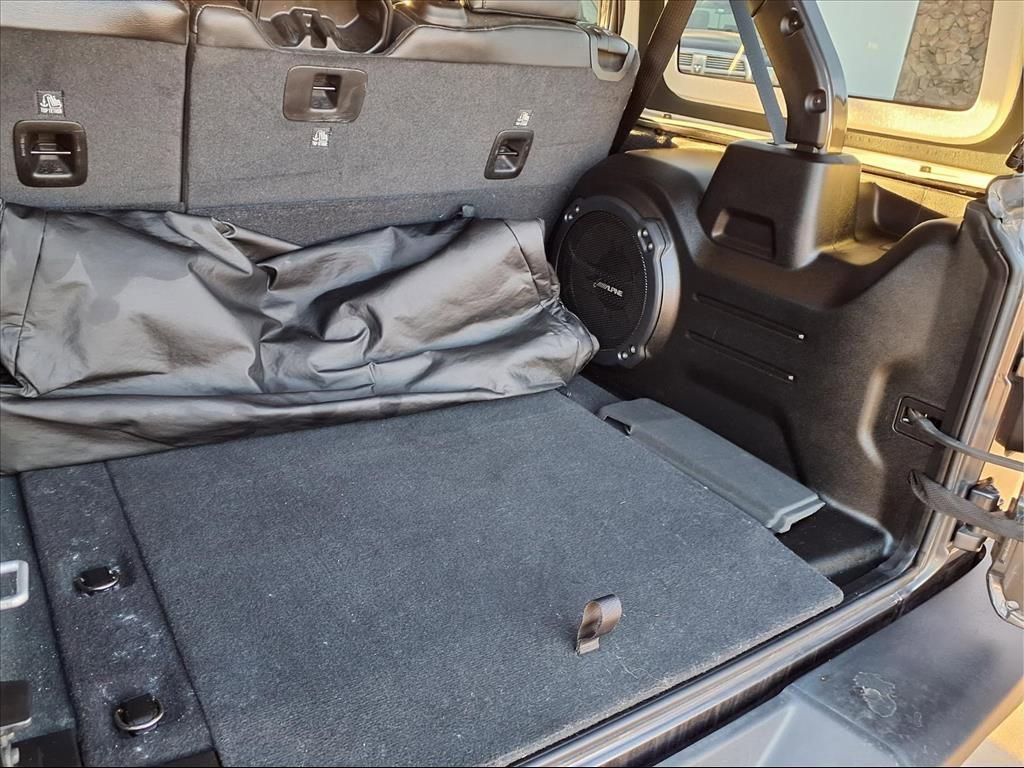 Used 2022 Jeep Wrangler Unlimited Rubicon w/ Trailer Tow Package image 40