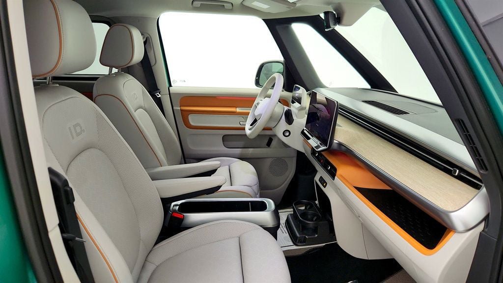 Used 2025 Volkswagen ID. Buzz 1st Edition RWD image 30