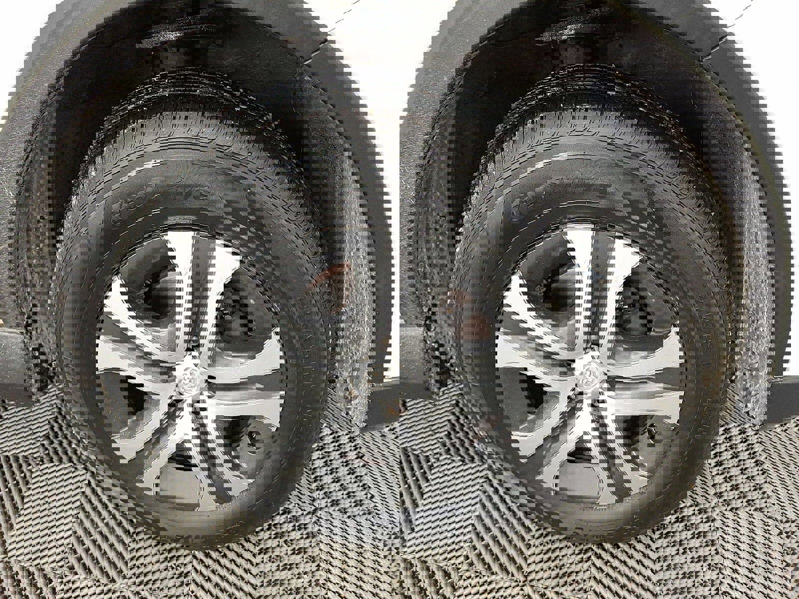 Used 2017 Toyota RAV4 LE image 27