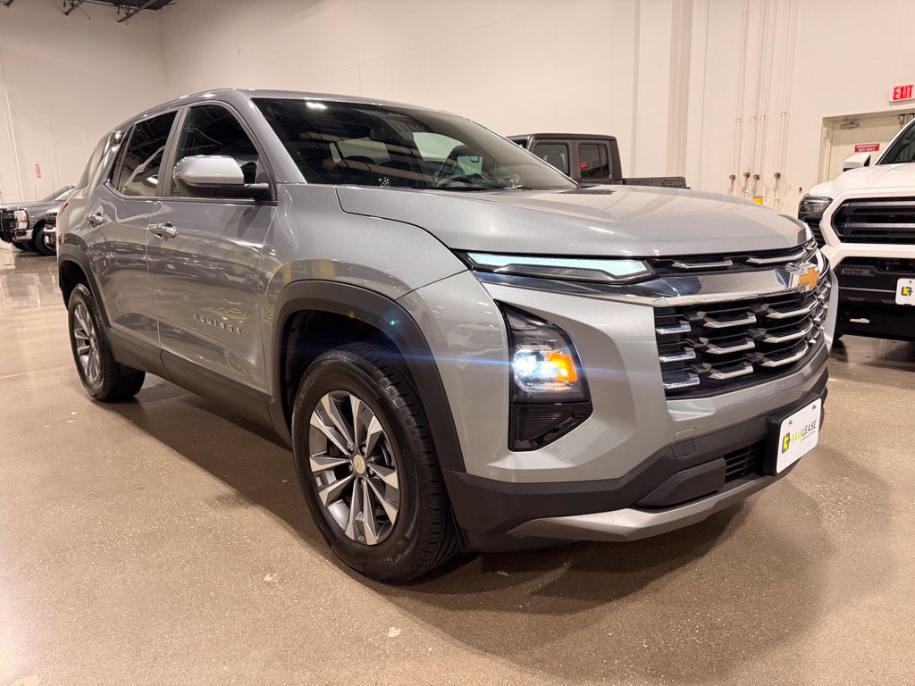 Used 2026 Chevrolet Equinox LT AWD/4WD image 3