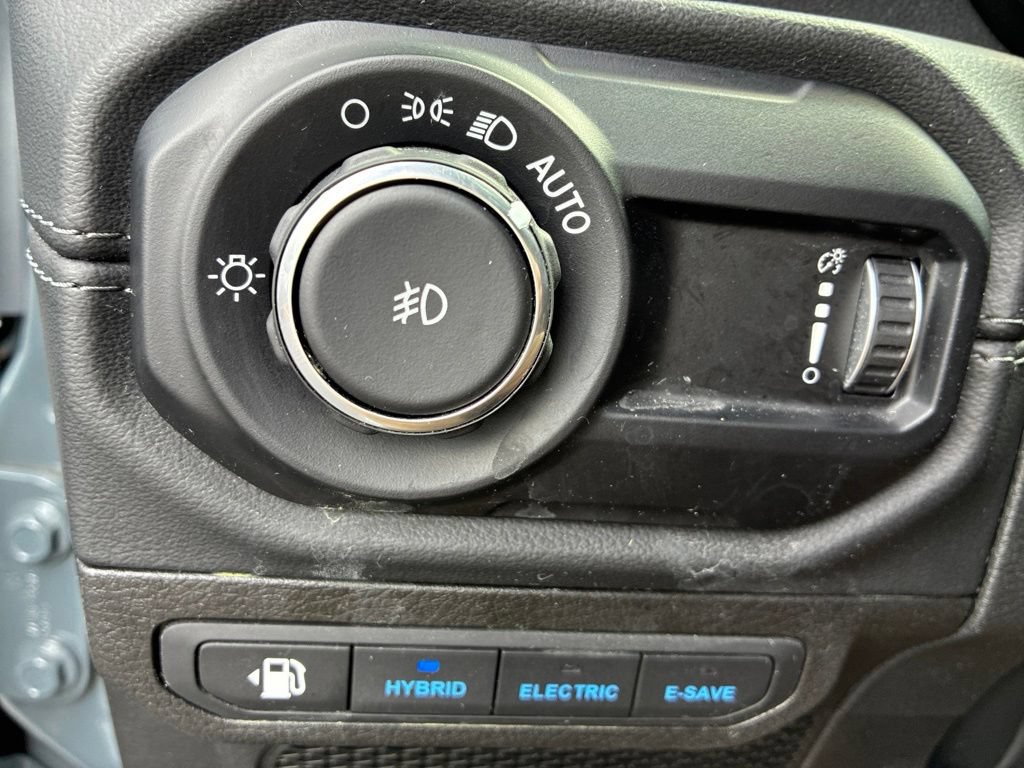 Used 2024 Jeep Wrangler Unlimited Sahara w/ Technology Group AWD/4WD image 22