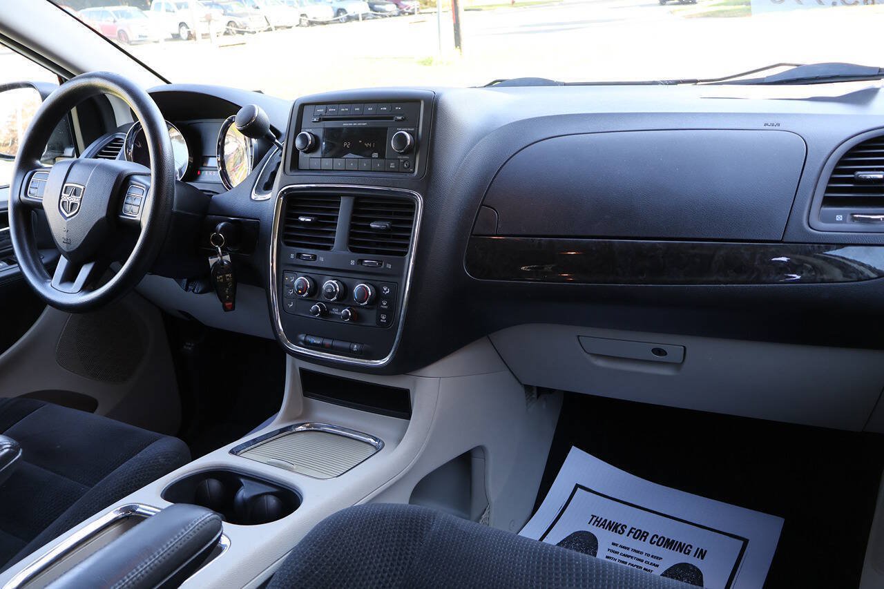 Used 2014 Dodge Grand Caravan SXT FWD image 24