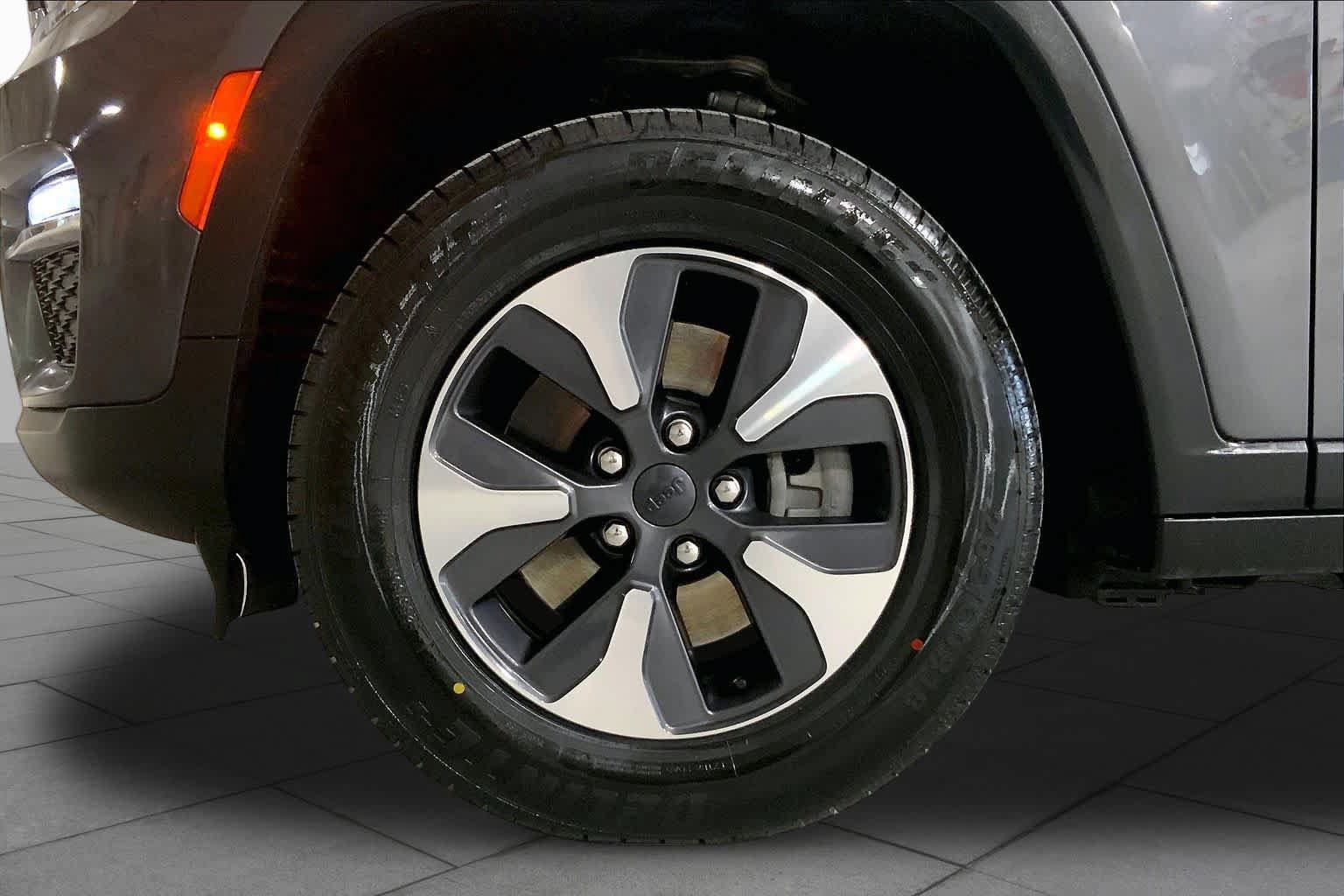 Used 2022 Jeep Grand Cherokee Limited 4xe AWD/4WD image 11