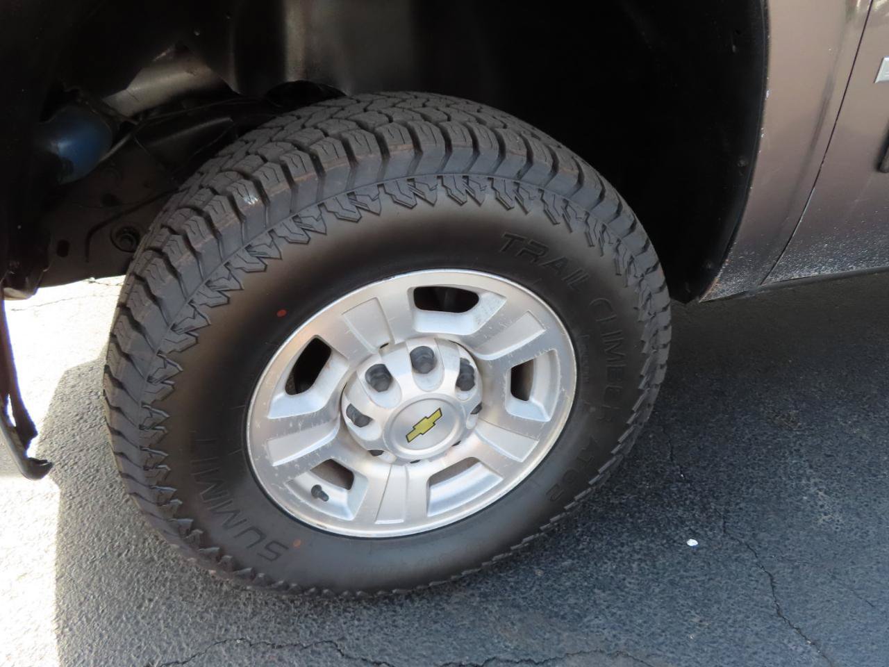 Used 2008 Chevrolet Silverado 2500 LTZ w/ Safety Package AWD/4WD image 11