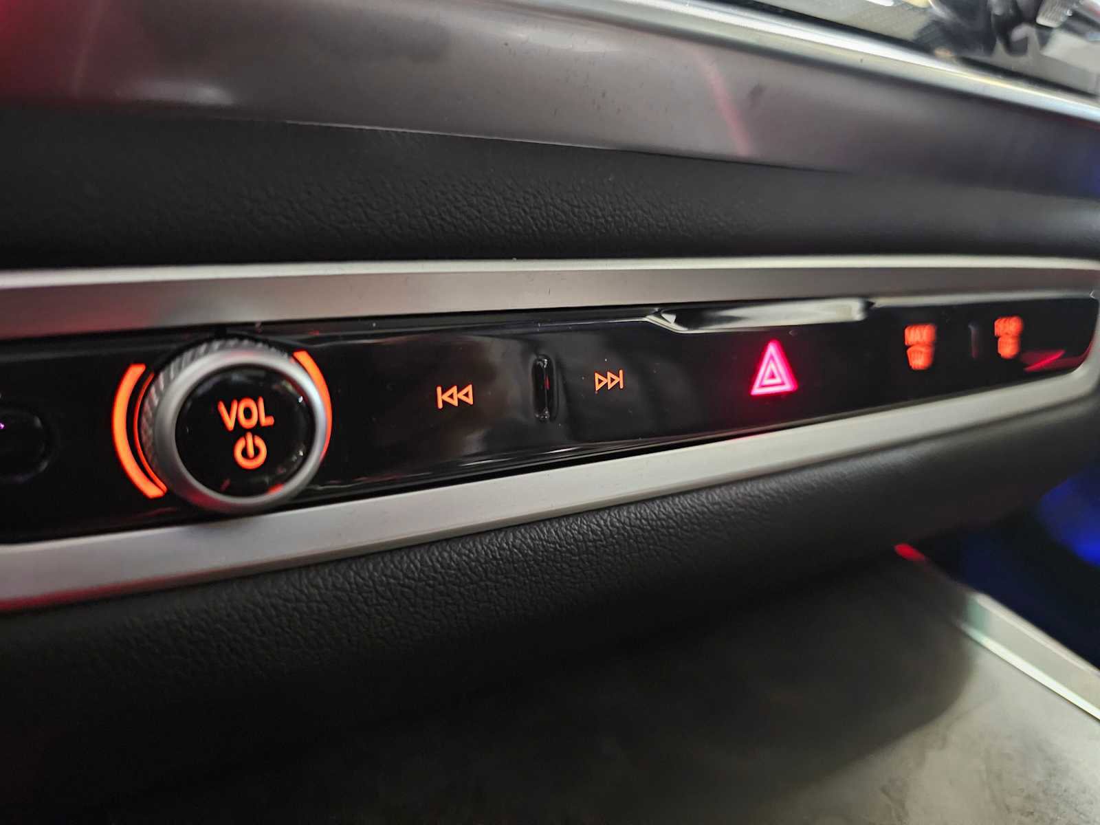 Used 2026 BMW X7 xDrive40i w/ M Sport Package AWD/4WD image 18