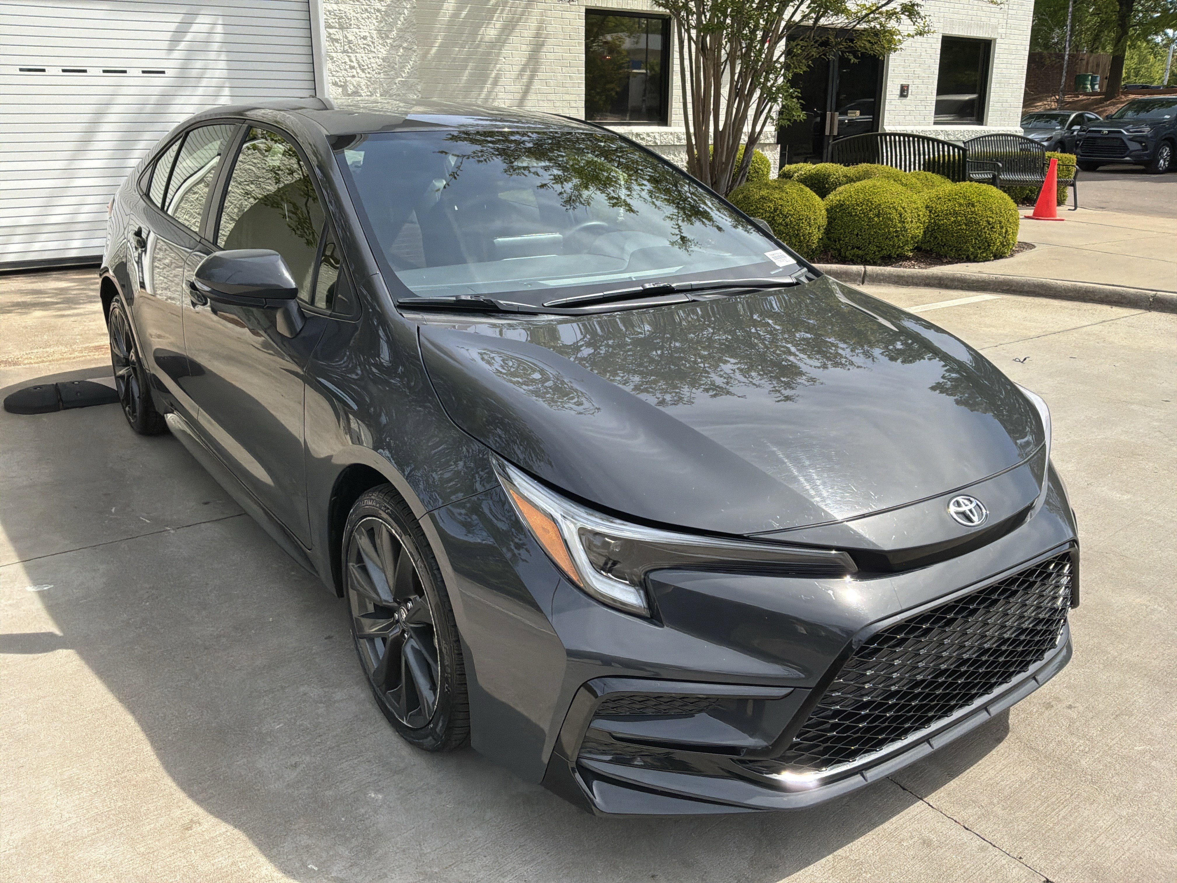 Used 2023 Toyota Corolla SE image 2