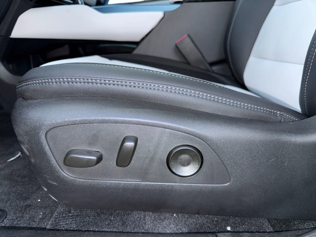 New 2026 Chevrolet Equinox EV LT image 10