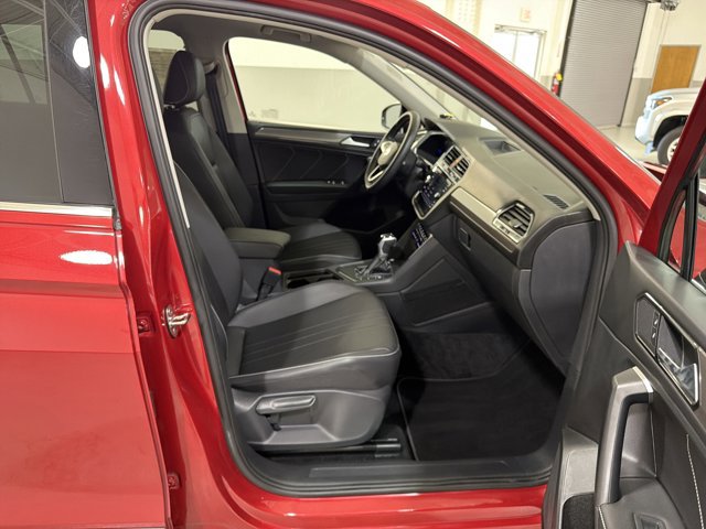 Certified 2023 Volkswagen Tiguan SE w/ Panoramic Sunroof Package FWD image 36