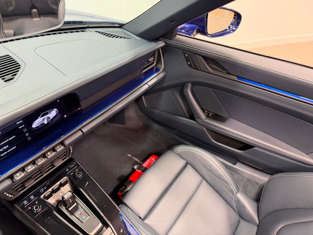 Used 2025 Porsche 911 GTS image 31