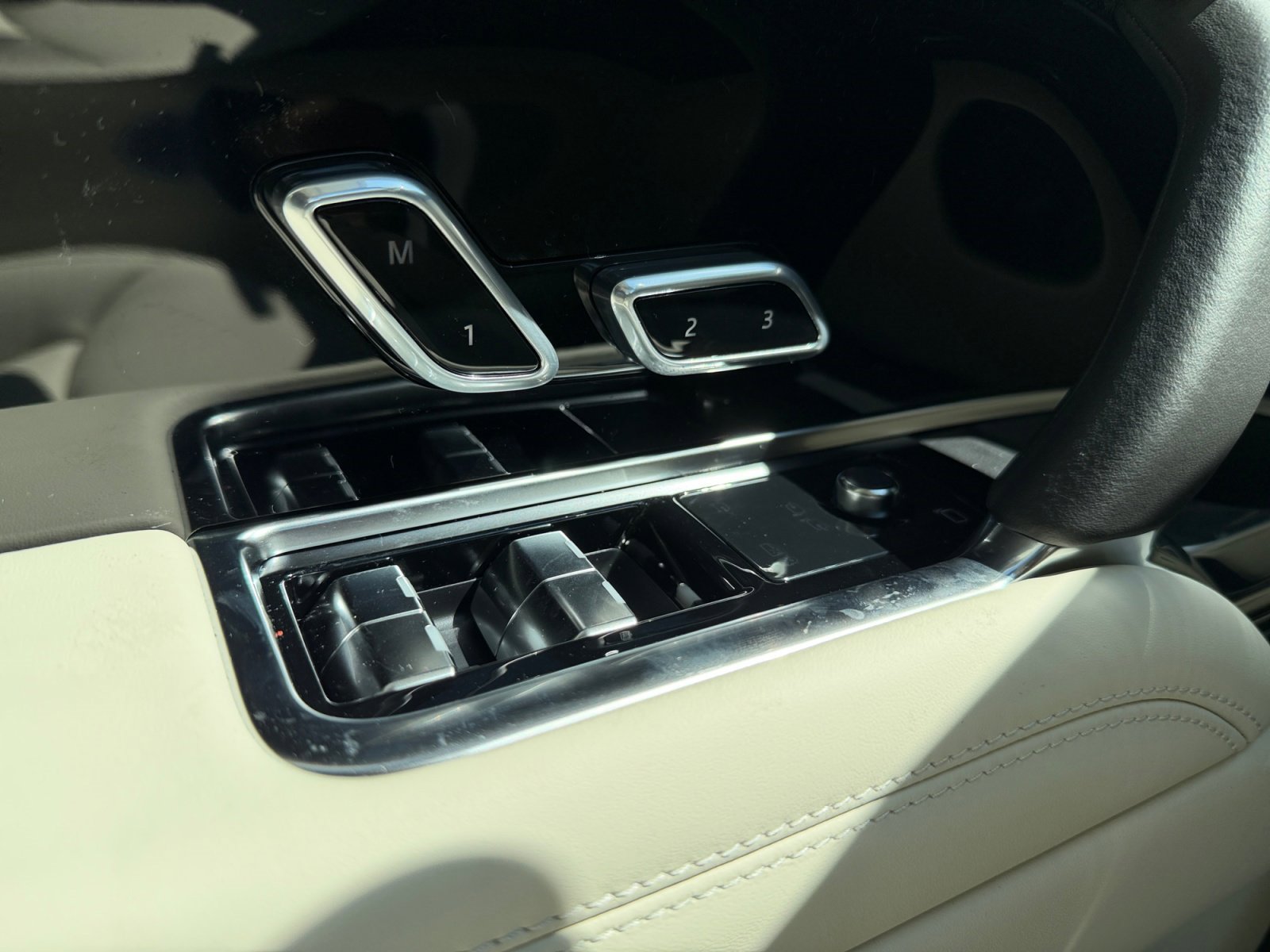 New 2026 Land Rover Range Rover SE AWD/4WD image 13