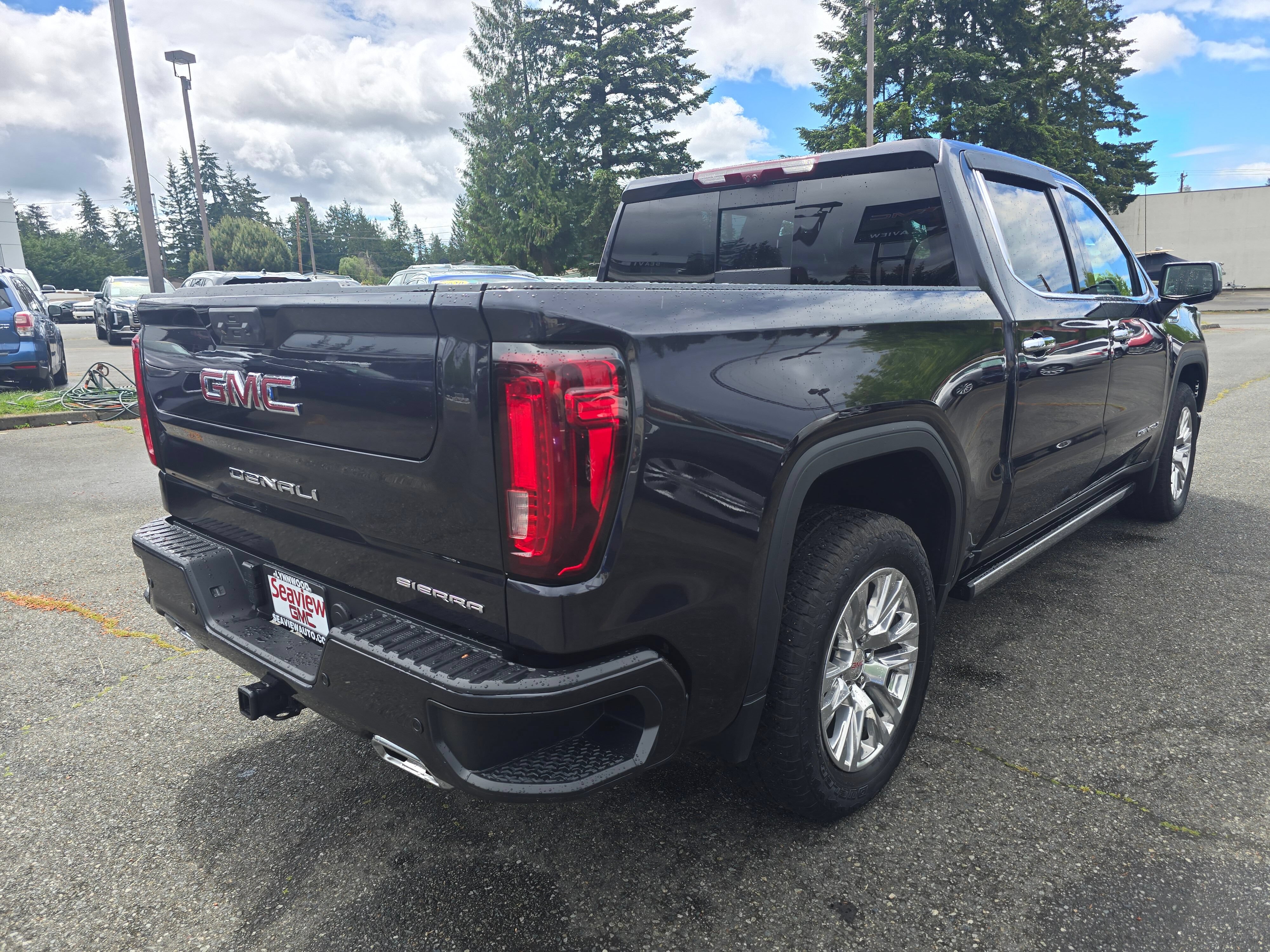 Used 2023 GMC Sierra 1500 Denali w/ Technology Package AWD/4WD image 3