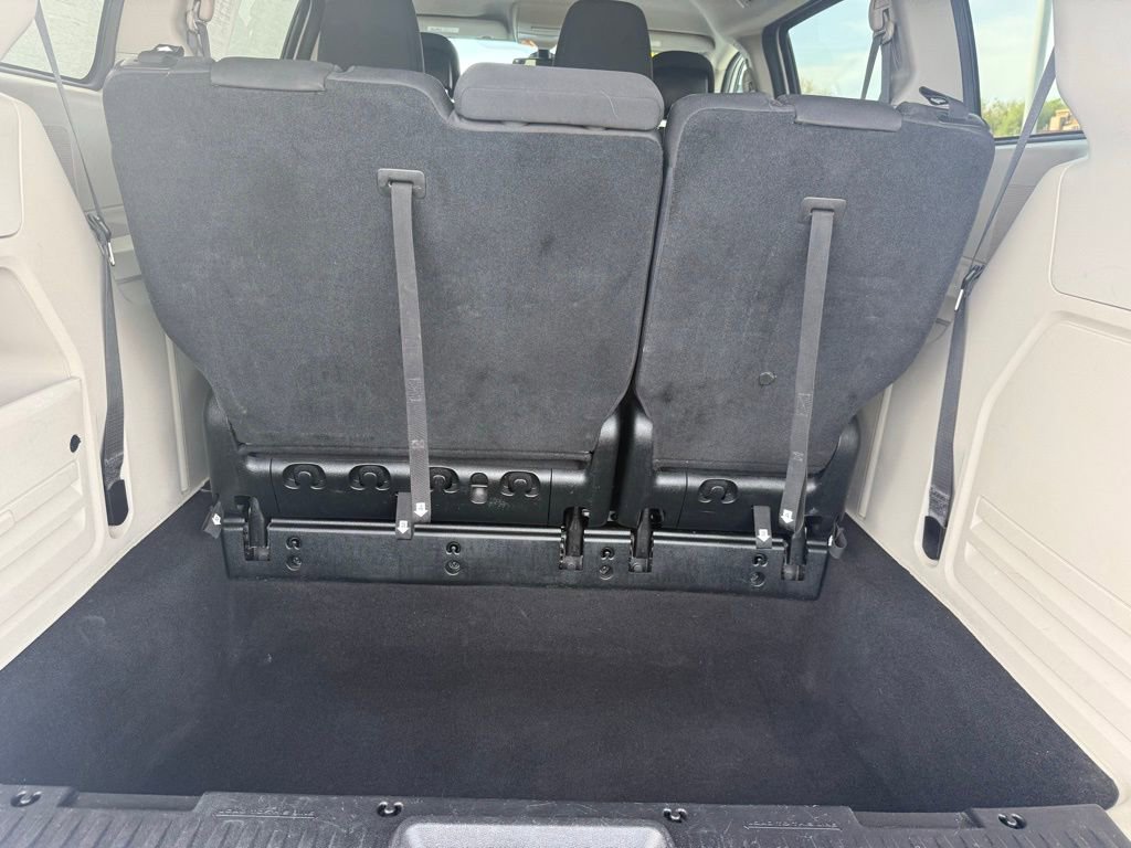 Used 2018 Dodge Grand Caravan SE w/ UConnect Hands-Free Group image 28