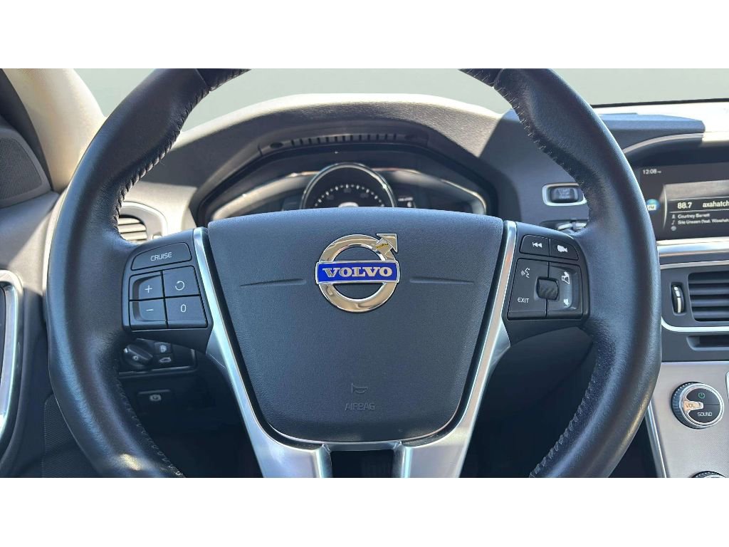 Used 2017 Volvo S60 T5 Inscription image 15