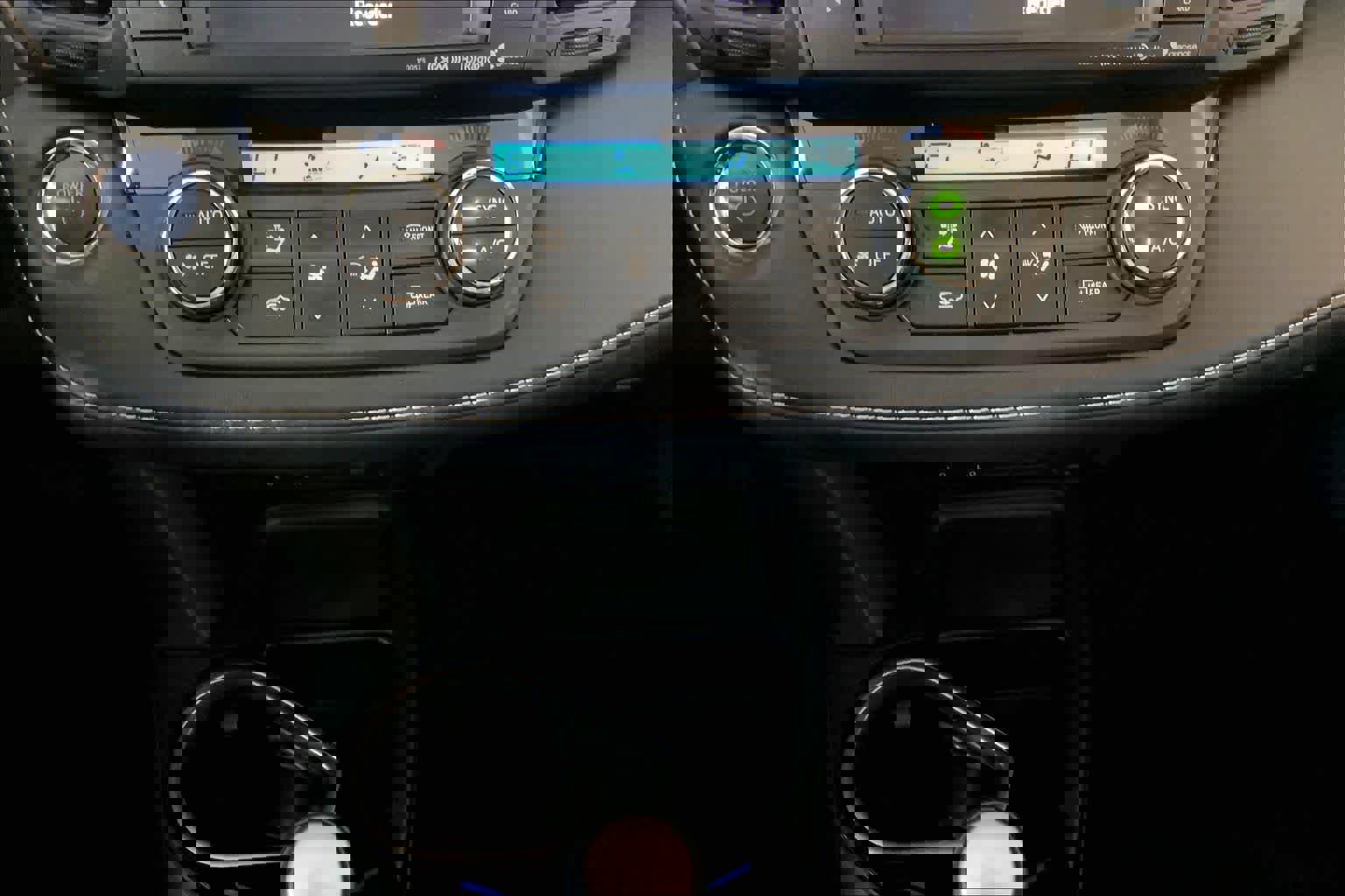 Used 2017 Toyota RAV4 Limited image 35