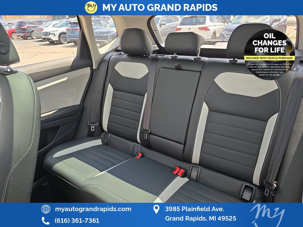 Used 2025 Volkswagen Taos SEL w/ Black Wheel Plus Package AWD/4WD image 28