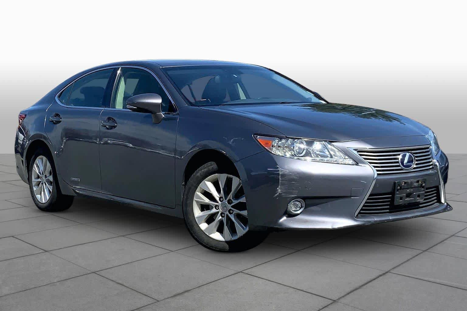 Used 2015 Lexus ES 300h w/ Navigation System Package FWD image 3