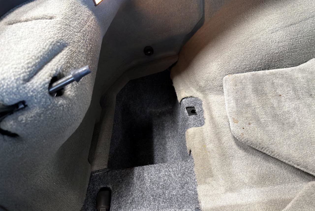 Used 1997 Chevrolet Corvette Coupe w/ Memory Pkg RWD image 43