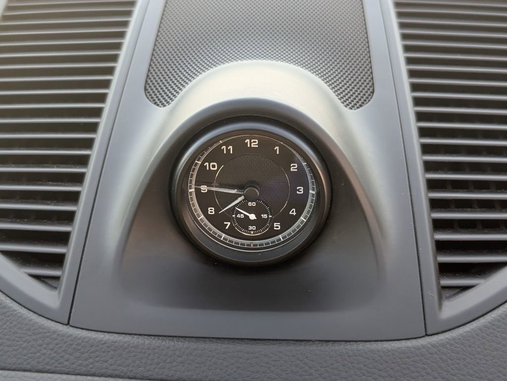 Certified 2022 Porsche Macan image 16