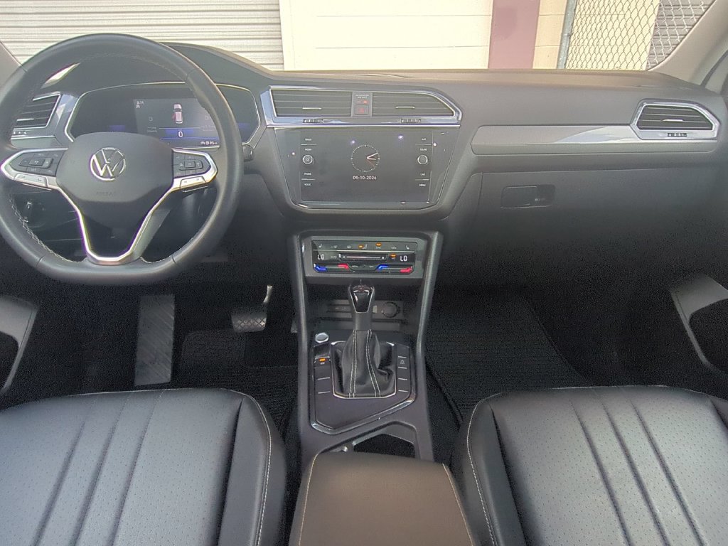 Used 2022 Volkswagen Tiguan SE w/ Panoramic Sunroof Package FWD image 19