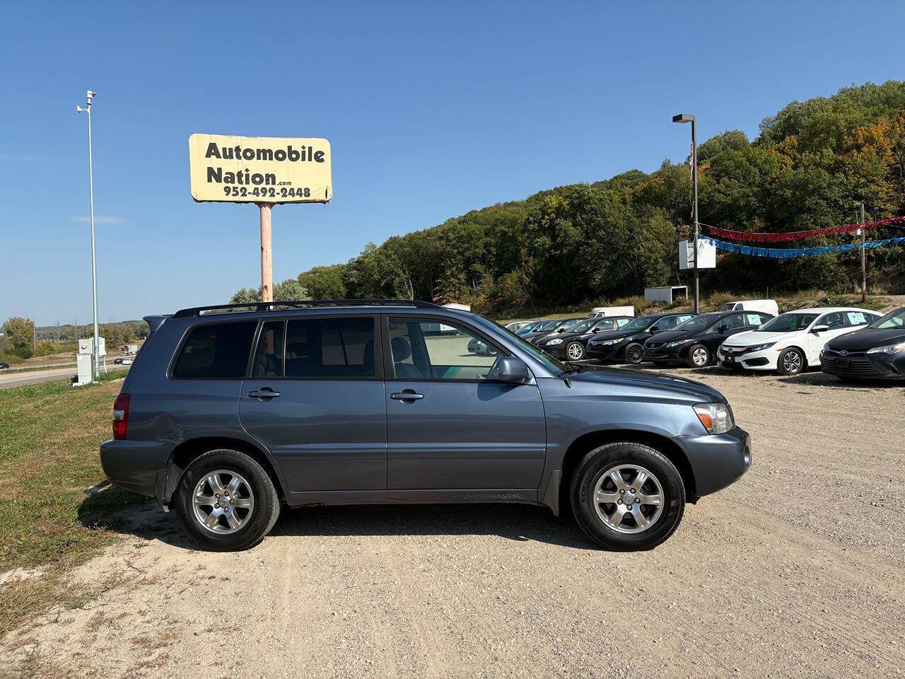Used 2004 Toyota Highlander 2WD V6 w/ Appearance Pkg image 3