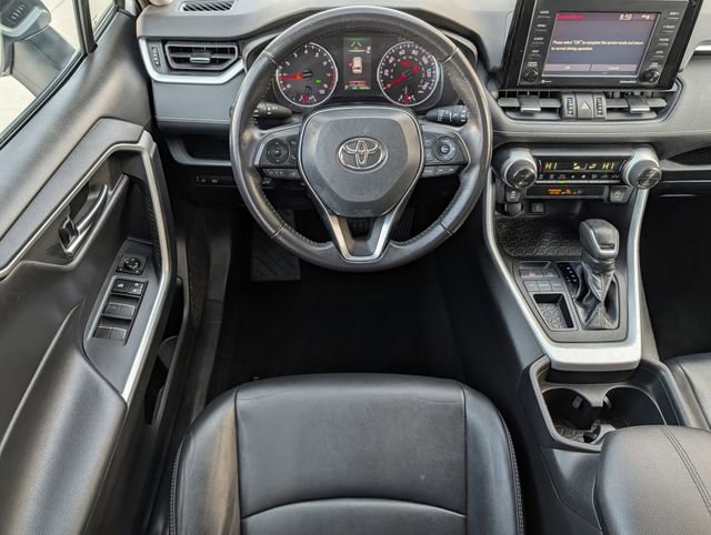 Used 2020 Toyota RAV4 XLE Premium image 12