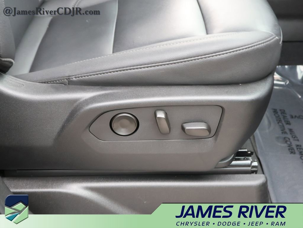 Used 2024 Chevrolet Suburban LT image 10