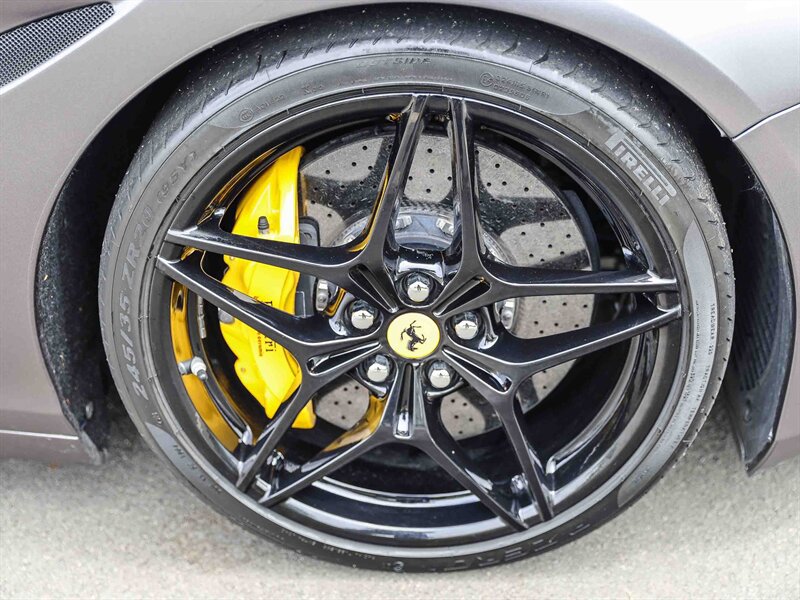 Used 2016 Ferrari California T RWD image 13