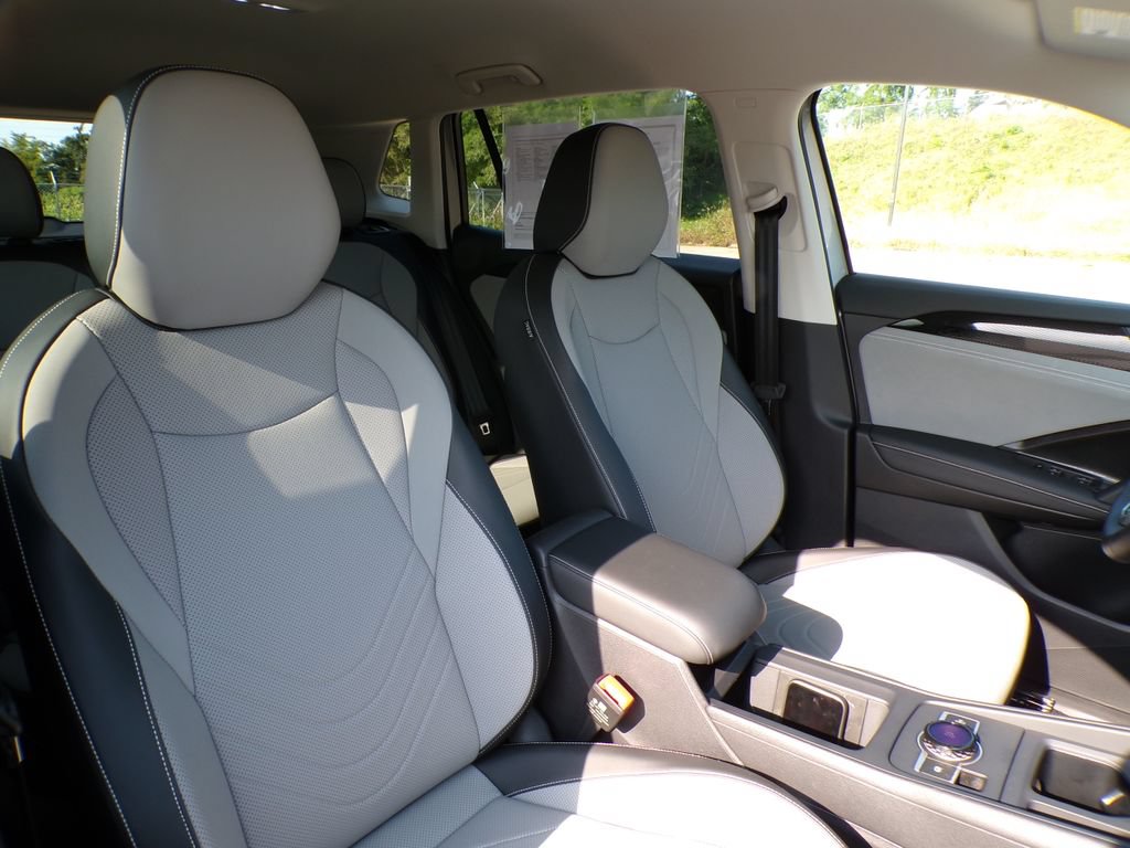 Used 2026 Volkswagen Tiguan SE AWD/4WD image 13