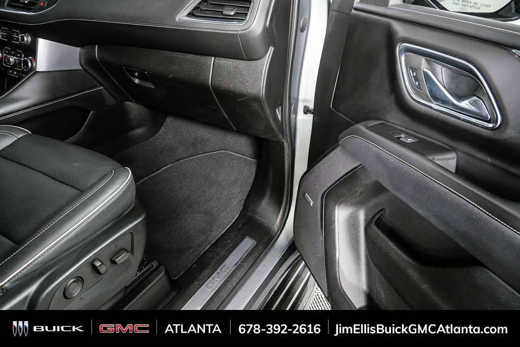 Used 2023 GMC Yukon XL SLT w/ SLT Premium Package image 25