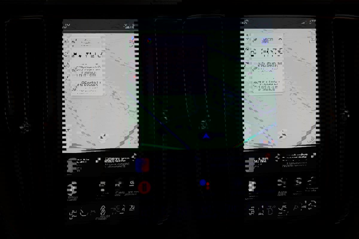 Used 2024 Volvo XC60 T8 Core image 8