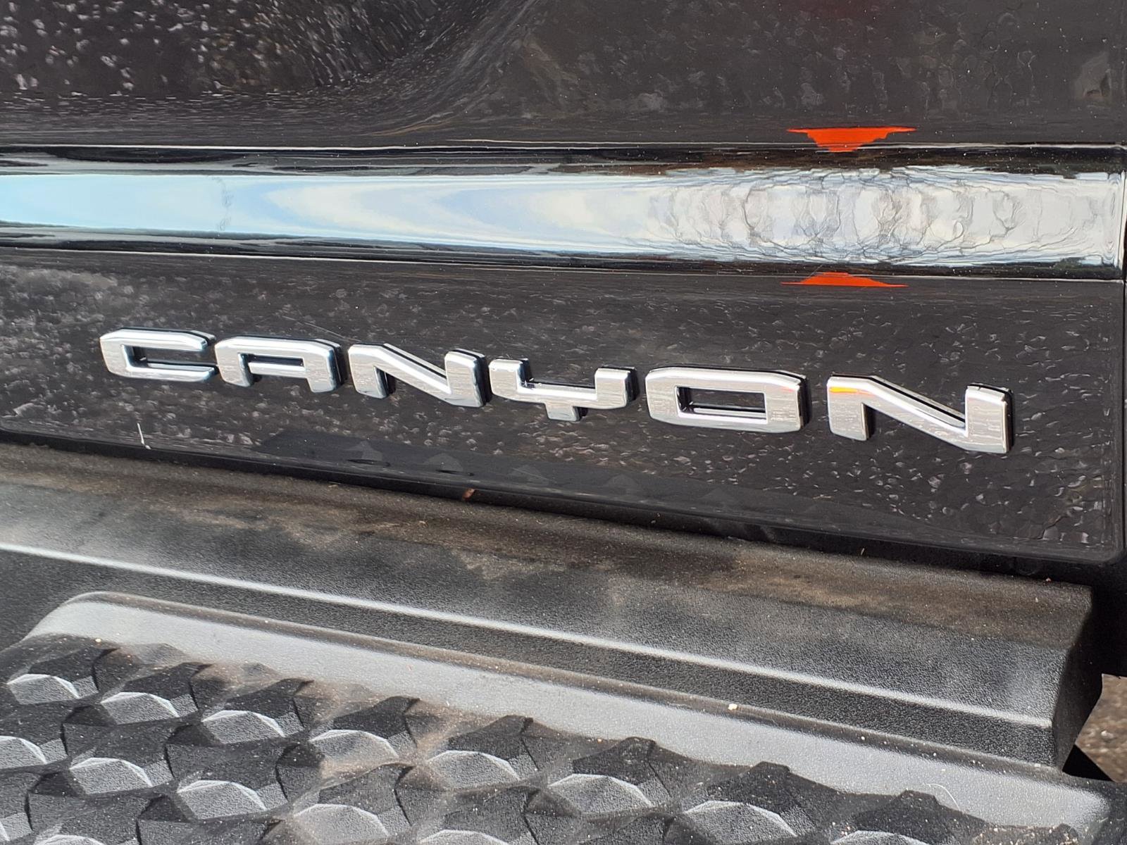 Used 2023 GMC Canyon Denali image 17