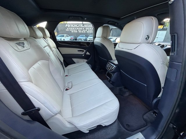 Used 2019 Bentley Bentayga AWD/4WD image 37