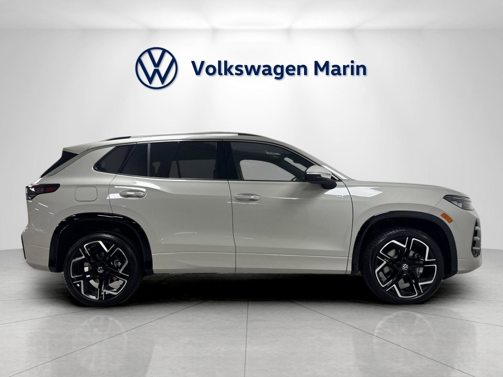 New 2026 Volkswagen Tiguan SEL R-Line AWD/4WD image 6