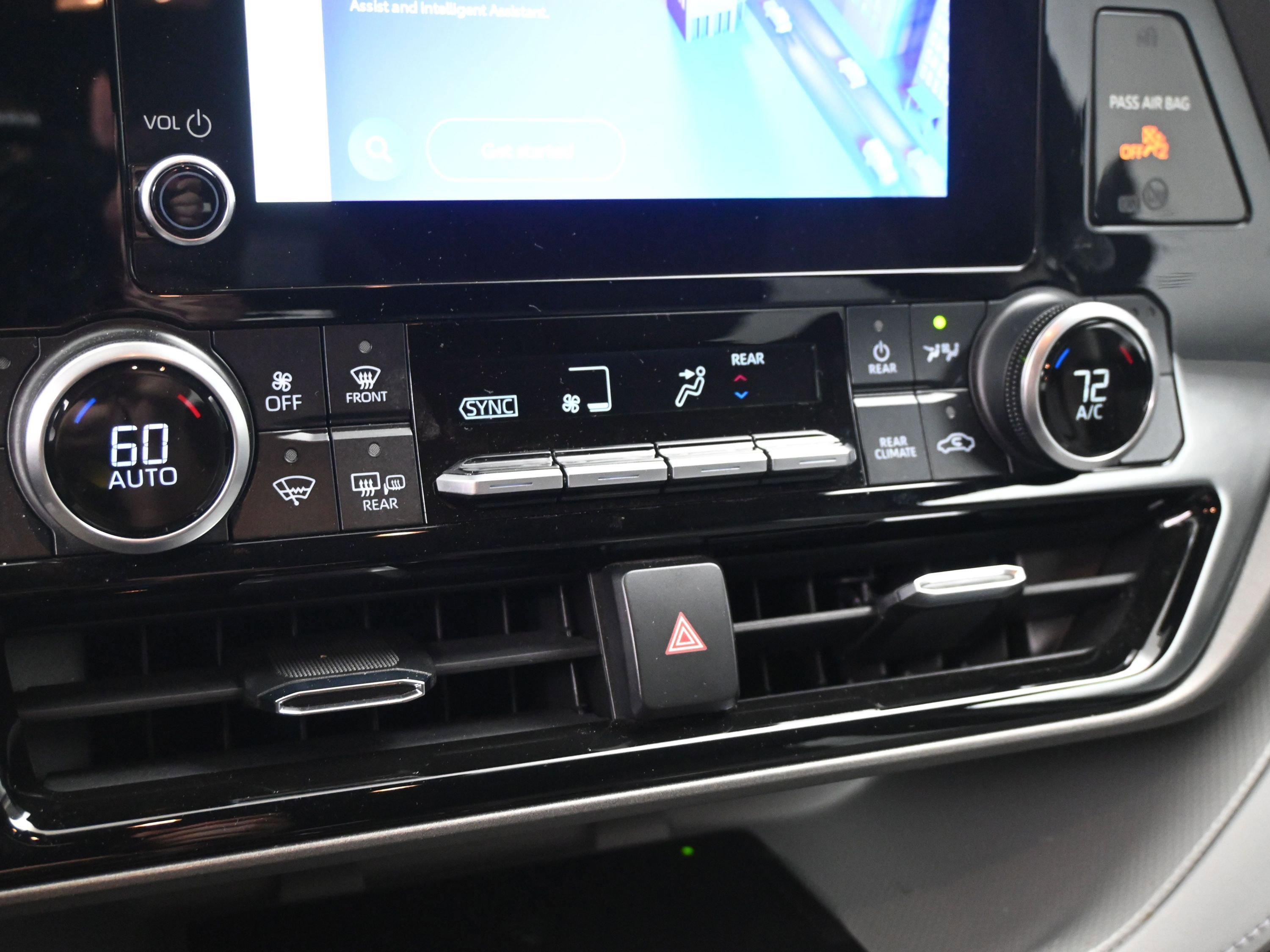 Used 2023 Toyota Highlander XLE image 30