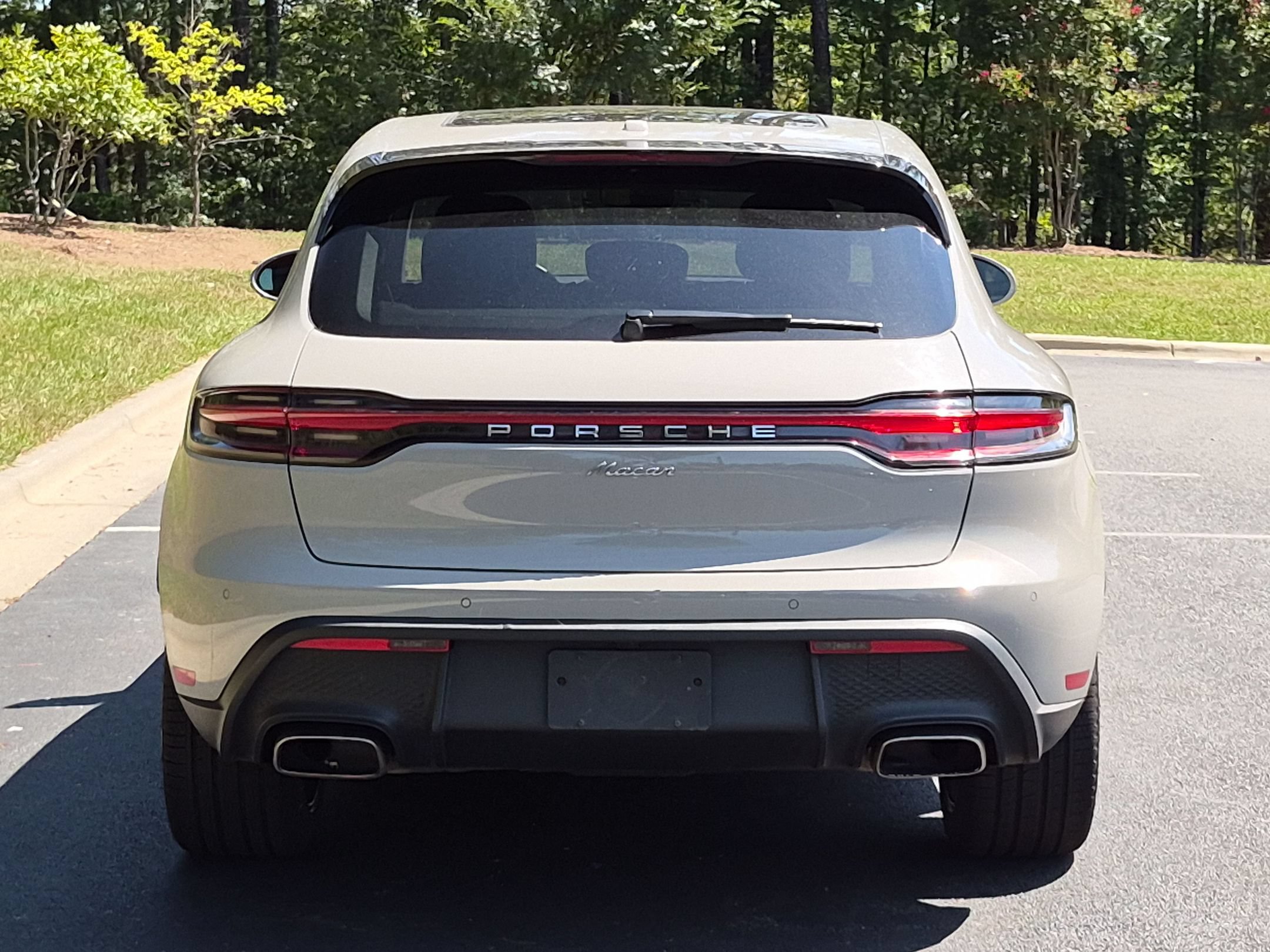 Certified 2024 Porsche Macan AWD/4WD image 21
