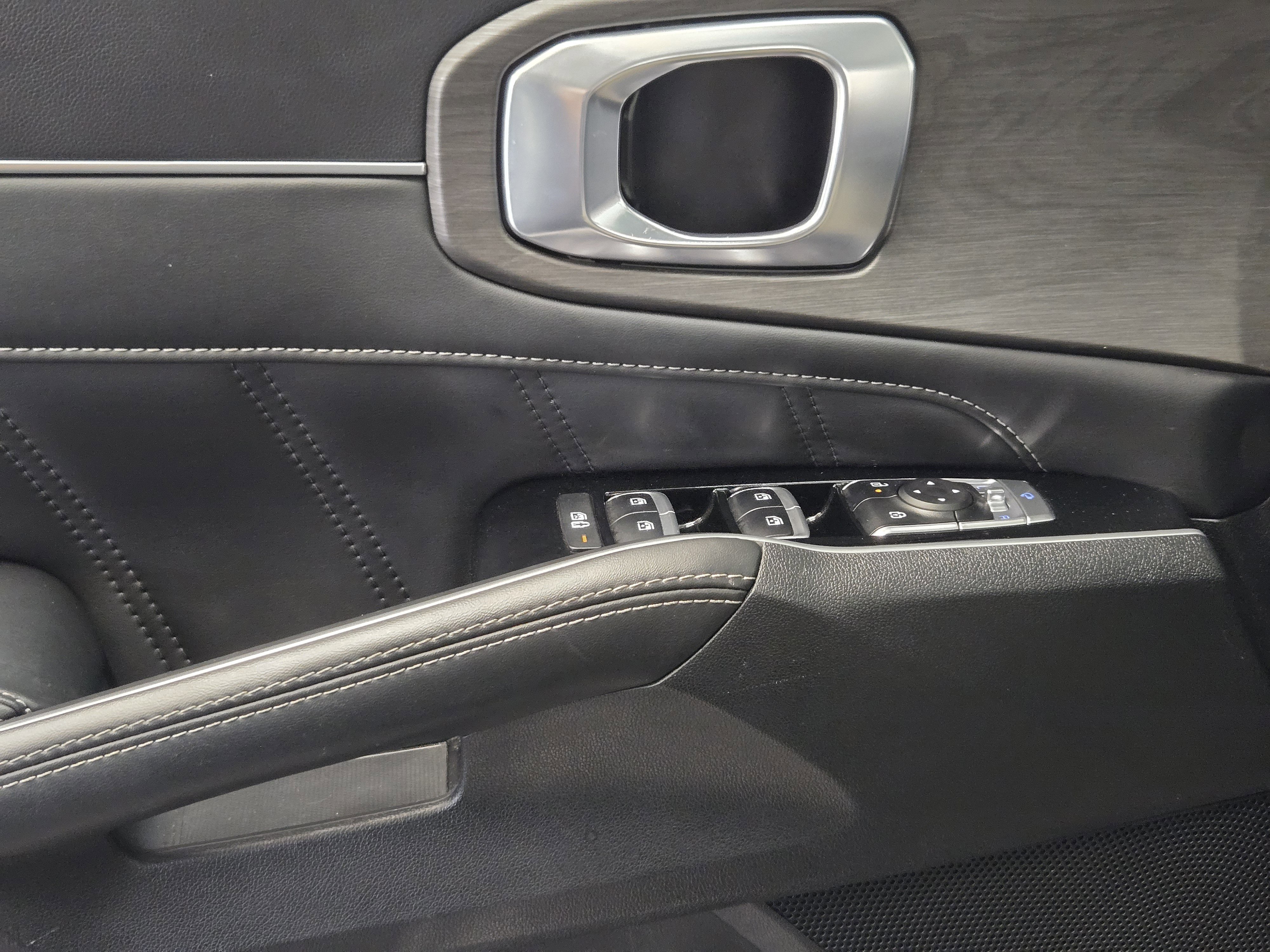 Used 2025 Kia Sorento SX AWD/4WD image 23