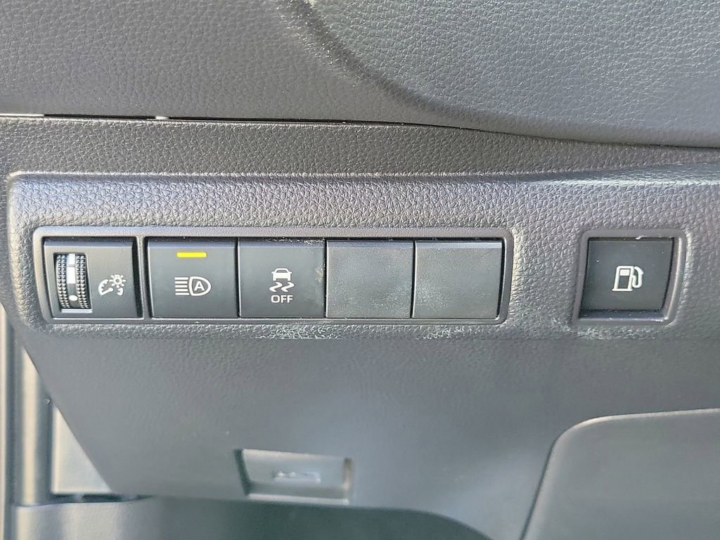 Used 2025 Toyota Corolla SE w/ SE Premium Package FWD image 26