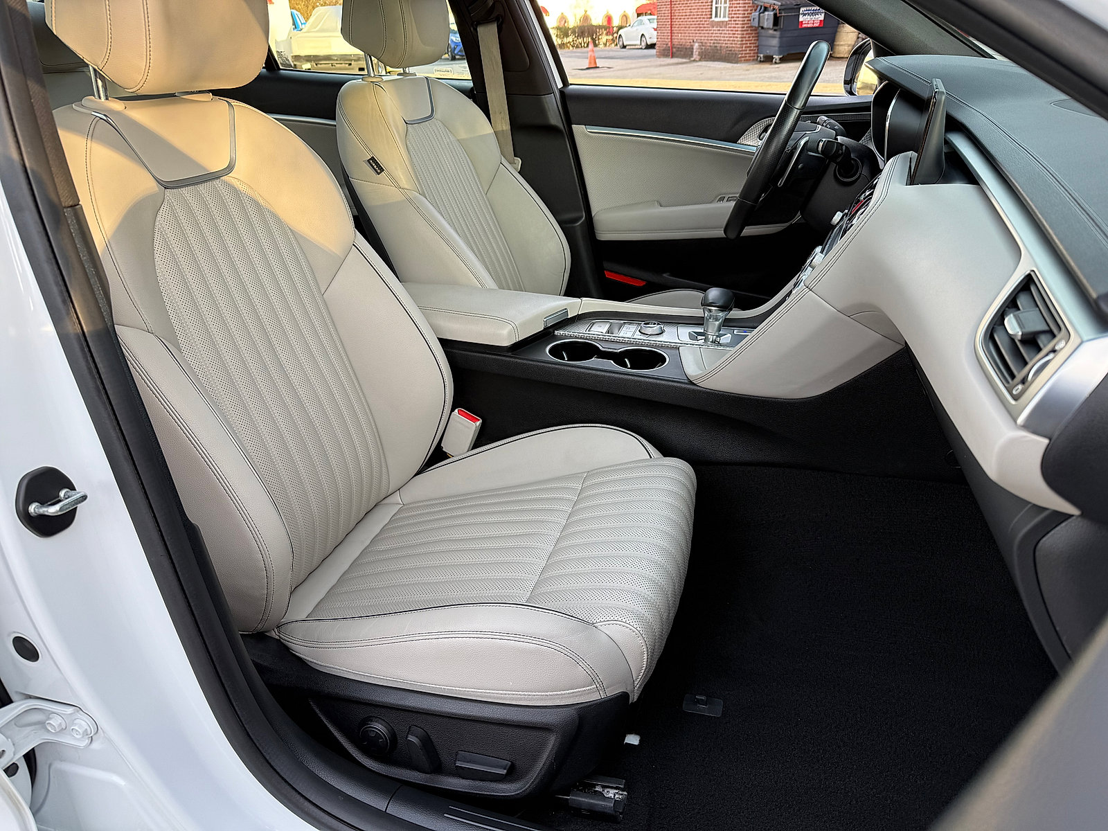 Used 2023 Genesis G70 2.0T w/ Sport Prestige Package image 27