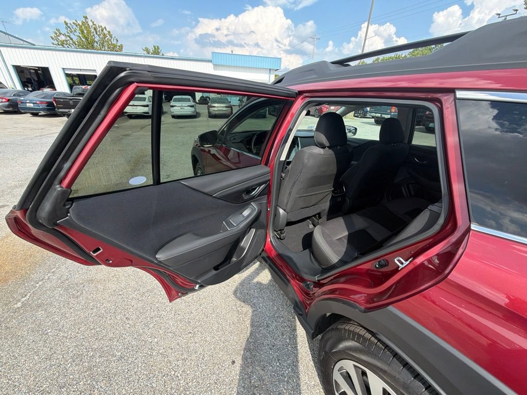 Used 2025 Subaru Outback Premium AWD/4WD image 9