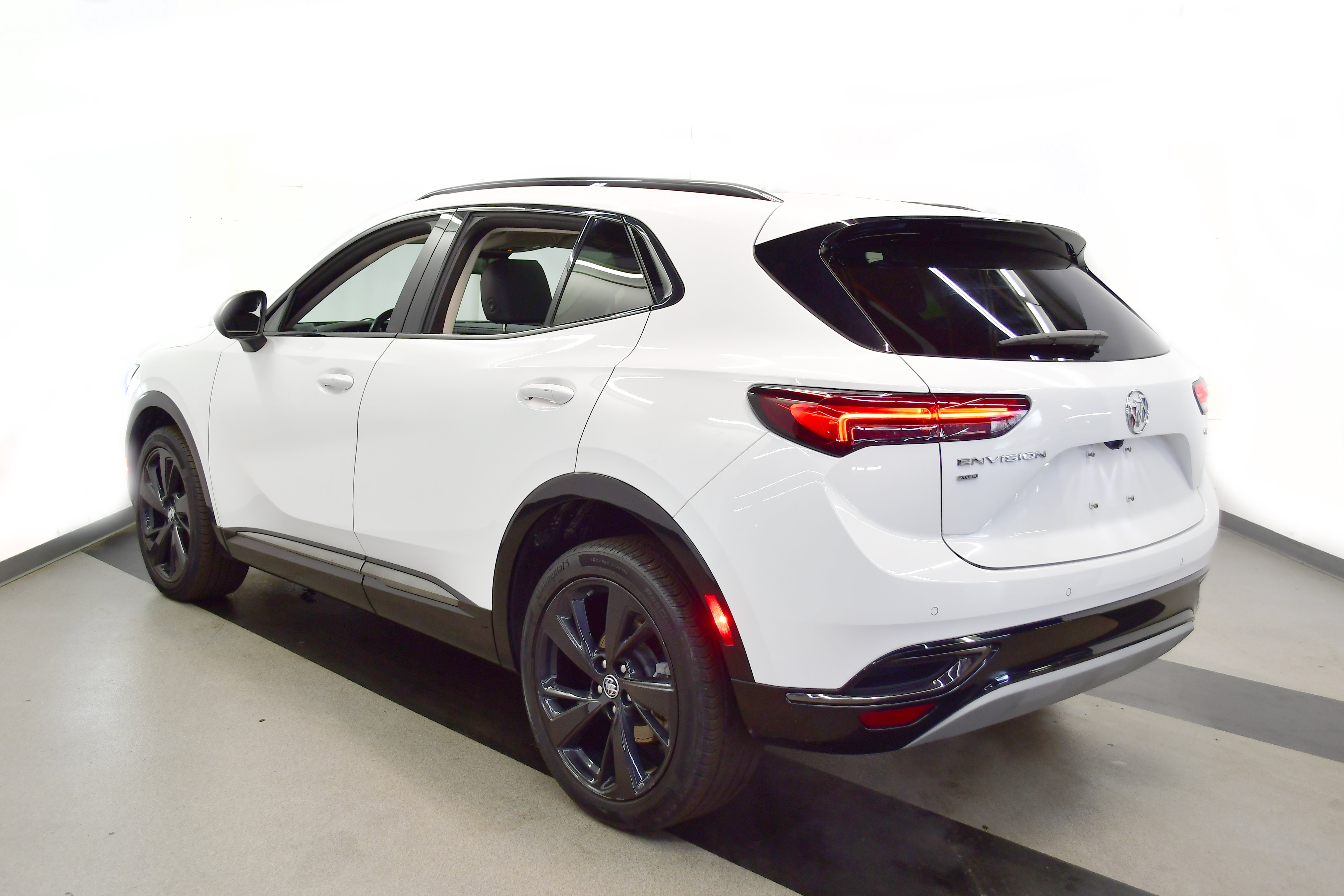 Used 2023 Buick Envision Essence w/ Sport Touring Package image 5